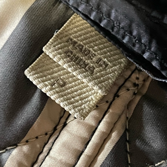 Burberry Jacket ( Pre-loved ) - Picture 3 of 10